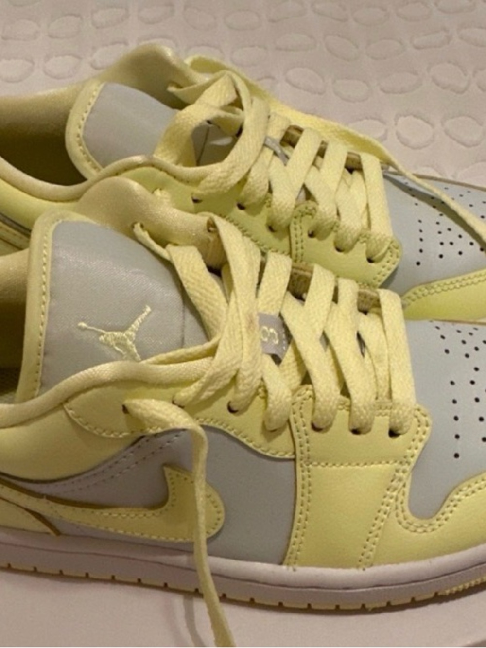 Women’s jordan Retro One Low Sneakers in Pale Yellow and Light Gray size 6.5 Wms